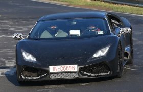 Lamborghini Cabrera вгрызается в асфальт Нюрбургринга